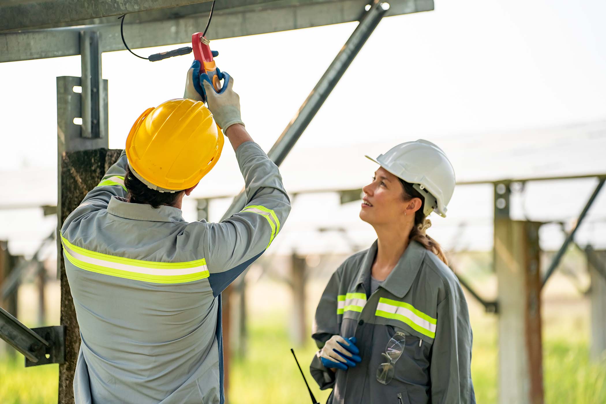 photovoltaic panel engineer with energy measureme 6b6glmy.jpg